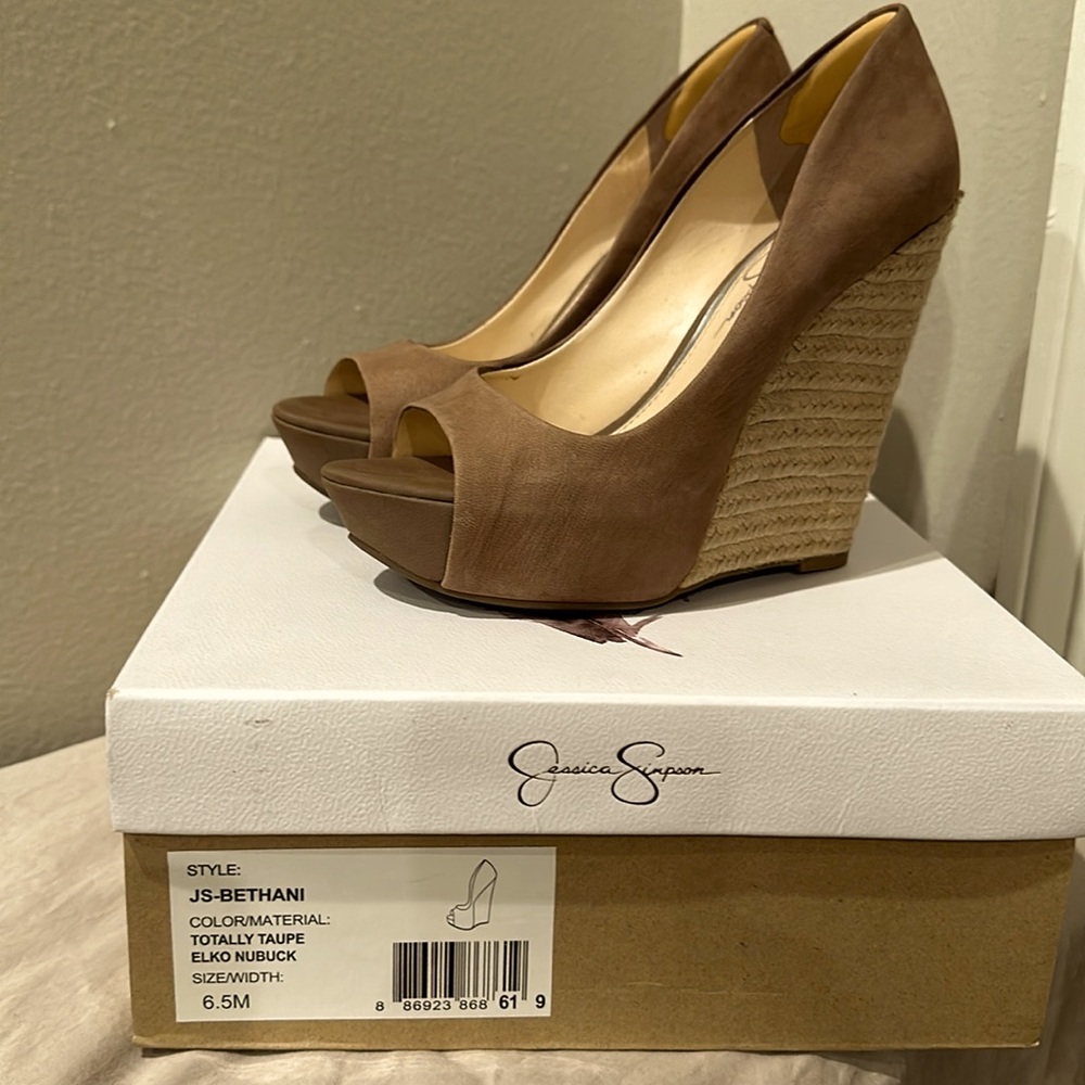 Jessica Simpson.  JS-Bethani. Totally Taupe Elko Nubuck. Wedges. Size 6.5M.